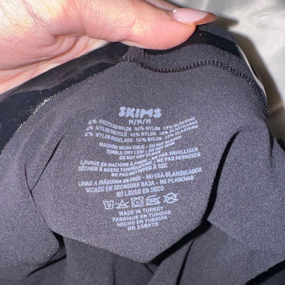 SKIMS Sculpting Shorts - Picture 2 of 3